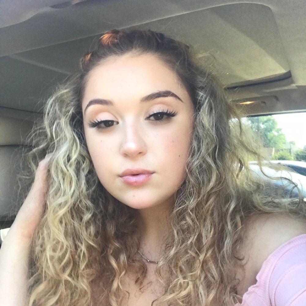 Meet your Posher, Olivia